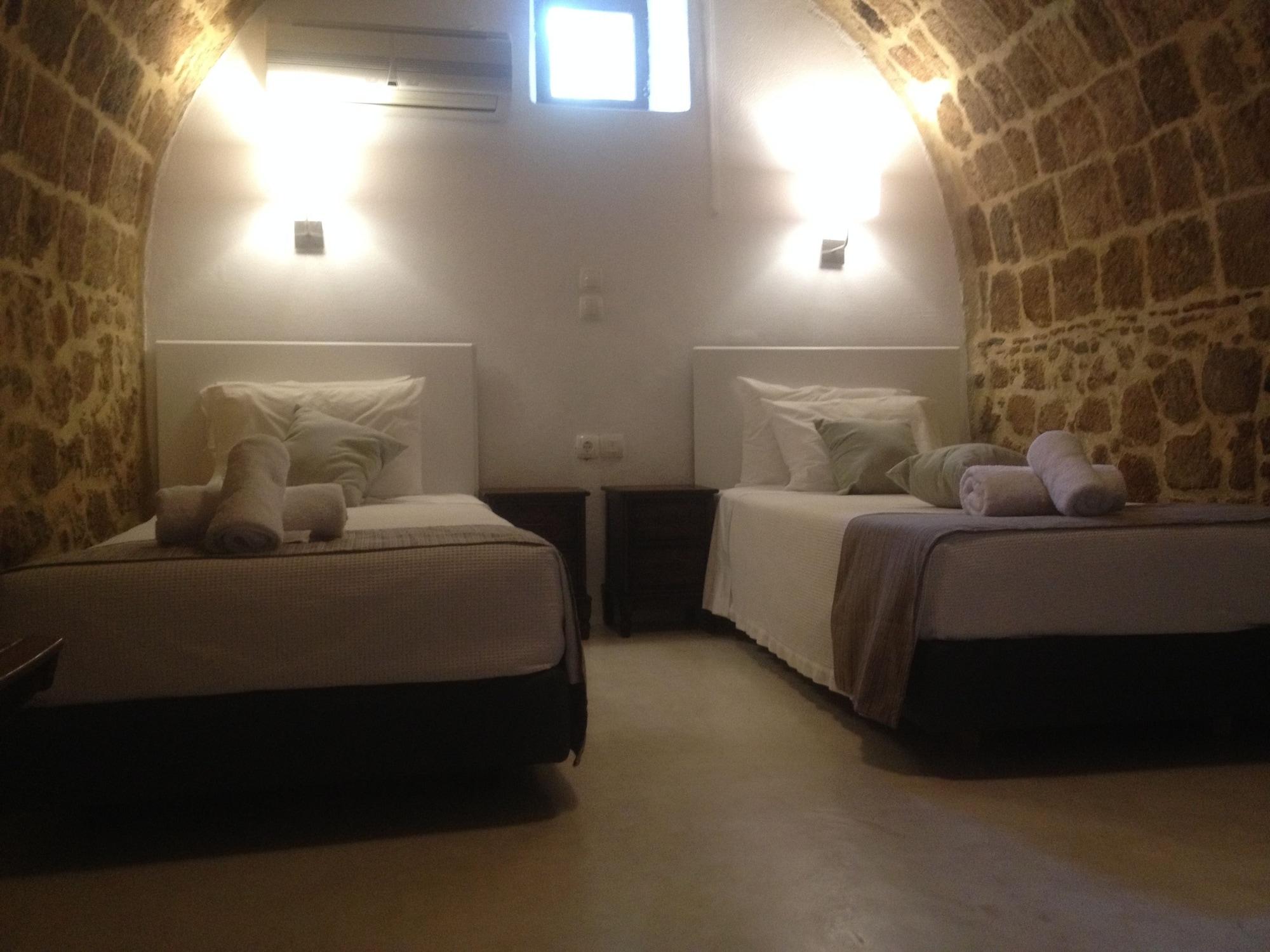 Auberge 32 Old Town Rhodes City ภายนอก รูปภาพ