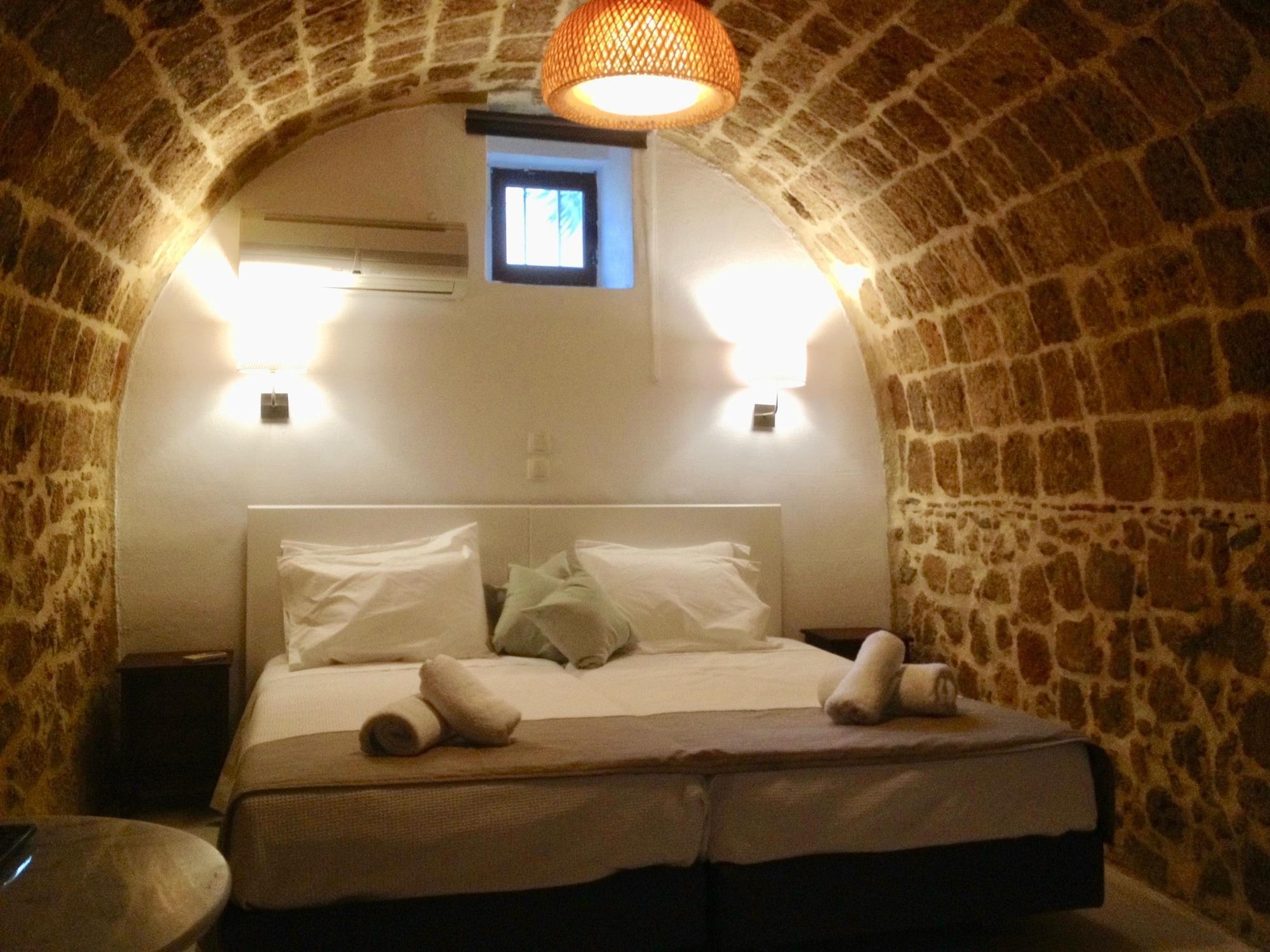 Auberge 32 Old Town Rhodes City ภายนอก รูปภาพ