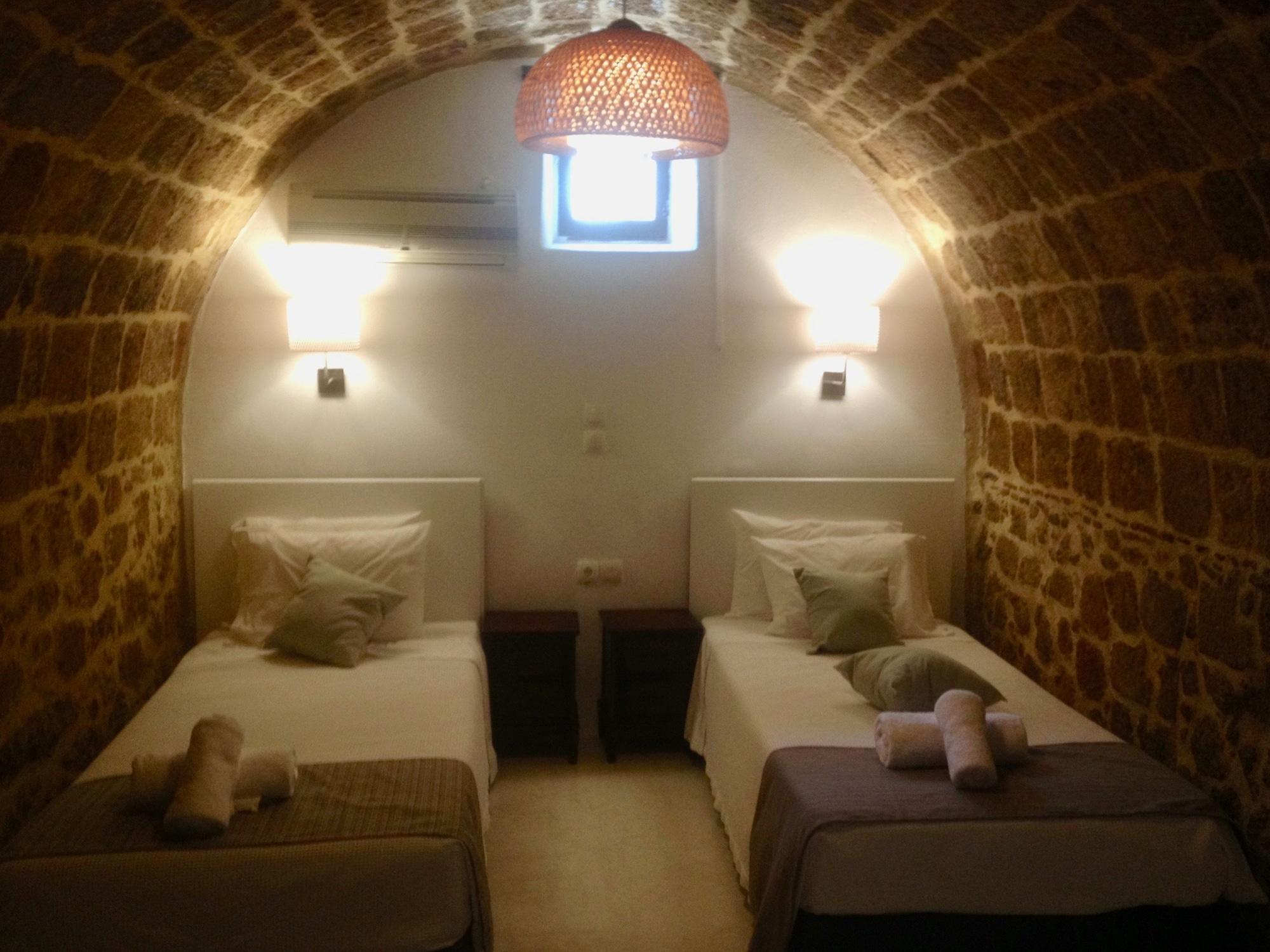 Auberge 32 Old Town Rhodes City ภายนอก รูปภาพ
