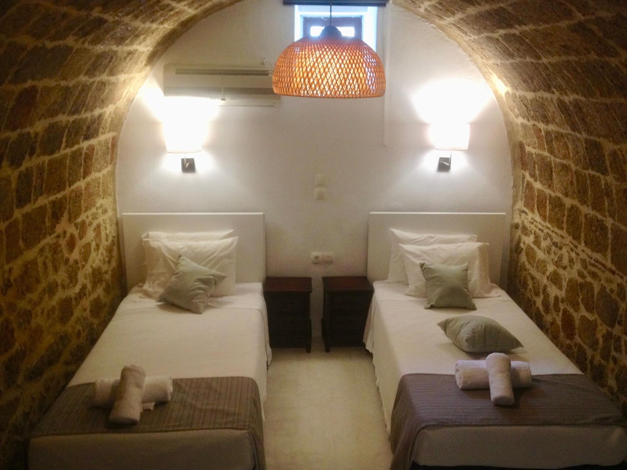 Auberge 32 Old Town Rhodes City ภายนอก รูปภาพ