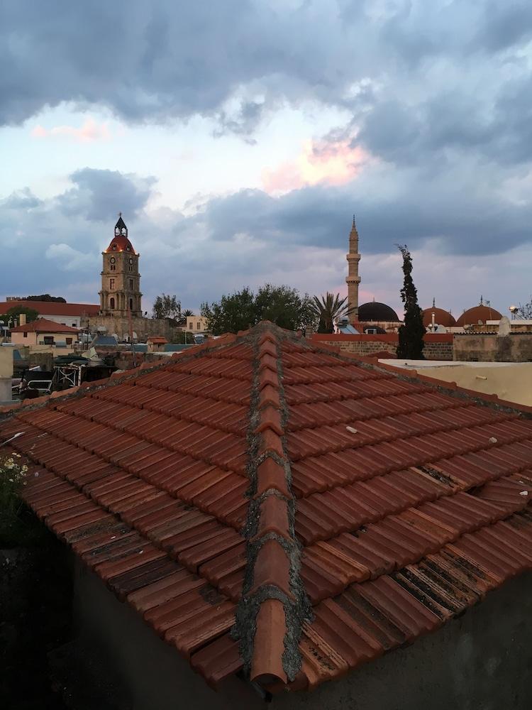 Auberge 32 Old Town Rhodes City ภายนอก รูปภาพ